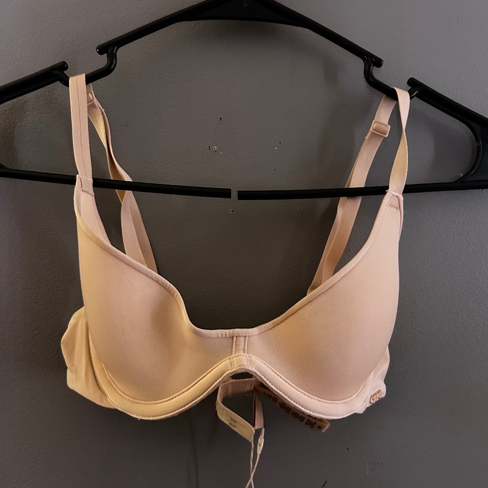 Skims Weightless Scoop Bra
